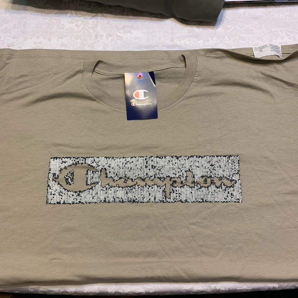 Champion T-shirt NWT